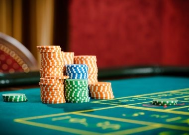 lambe77 platform showing football betting, live casino, and slot games on mobile device